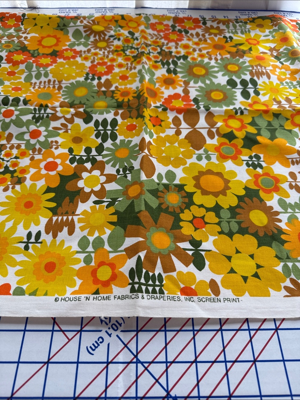 Vintage 1970s House ’N Home Floral Screen Print Fabric 1 Yard MCM Orange Yellow - Picture 8 of 11